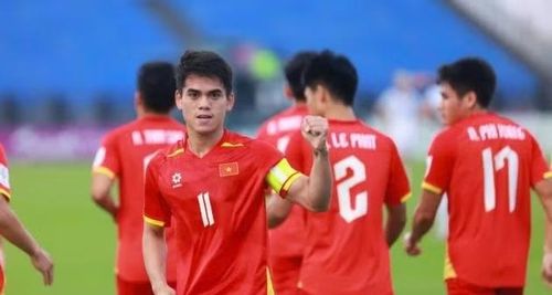Tôi tiếc tình huống ngã bàn đèn ở cuối trận nhưng sẽ cố gắng hơn ở những trận tới”, Khuất Văn Khang nói.