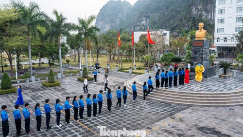 Ngoài ra, việc tổ chức lễ kết nạp và công nhận Đoàn viên mới cho 400 đoàn viên tỉnh Quảng Ninh ngay dưới tượng đài đồng chí Liệt sĩ Vũ Văn Hiếu - Anh hùng lực lượng vũ trang nhân dân, Bí thư Đặc khu ủy đầu tiên của Khu mỏ Quảng Ninh như khẳng định niềm tin son sắt Đoàn thanh niên xứng đáng là lực lượng tiên phong, cánh tay đắc lực và là niềm tin của Đảng.