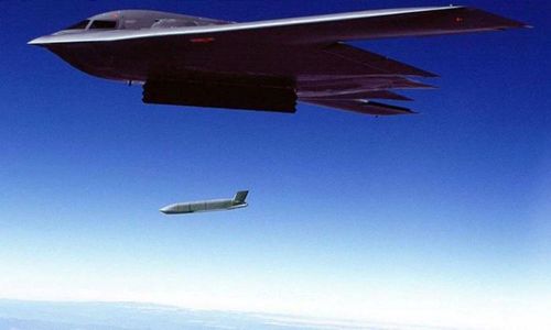 Máy bay B-2 thả tên lửa AGM-158B JASSM-ER nguyên bản trong một đợt thử nghiệm. Ảnh: Lockheed Martin
