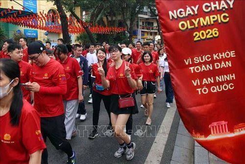 Cán bộ, chiến sĩ Công an nhân dân và người dân tham gia Ngày chạy Olympic 2026 "Vì sức khỏe toàn dân - Vì an ninh Tổ quốc". Ảnh: Phạm Kiên/TTXVN