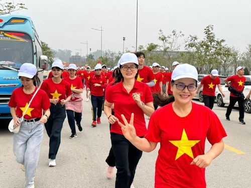 Phụ nữ Cao Bằng hào hứng tham gia các hoạt động chạy vì cộng đồng.