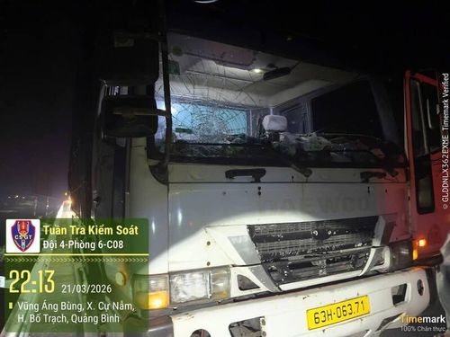 Các phương tiện bị hư hỏng nặng kính chắn gió phía trước. Ảnh: Cục Cảnh sát giao thông
