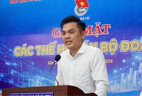  Bí thư Tỉnh đoàn Phạm Hồng Hiệp báo cáo kết quả công tác Đoàn và phong trào thanh thiếu nhi năm 2025. Ảnh: D.L 