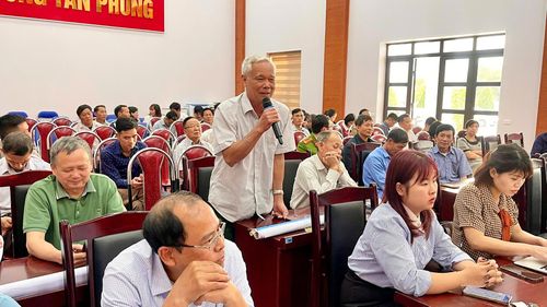 Đại biểu phát biểu ý kiến tại hội nghị. 