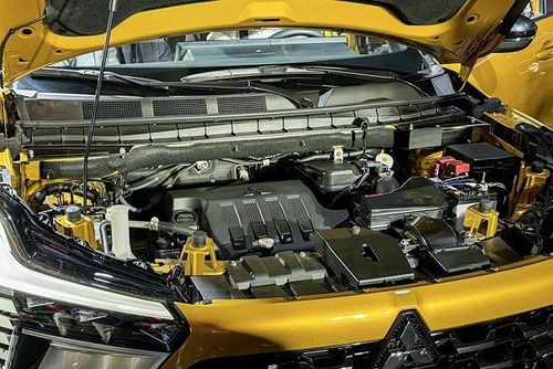 Hàng ghế sau rộng rãi tích hợp nhiều tiện nghi cho hành khách