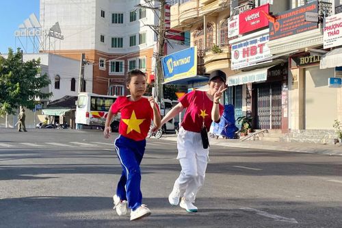 Học sinh tham gia chạy hưởng ứng