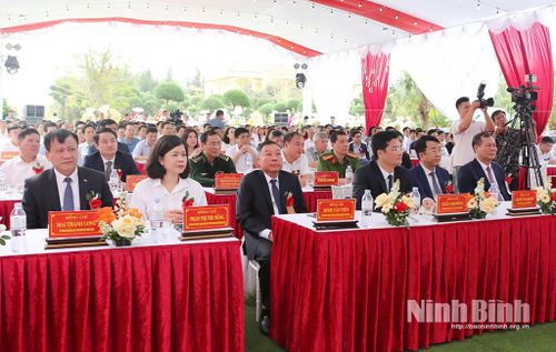 Các đại biểu dự Lễ đón nhận danh hiệu Vườn di sản ASEAN của Vườn Quốc gia (VQG) Xuân Thủy.