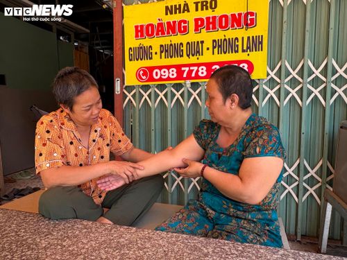 Từ những người xa lạ, các nữ bệnh nhân trở thành chị em, bạn bè thân thiết, cùng nhau sẻ chia vượt qua nghịch cảnh.