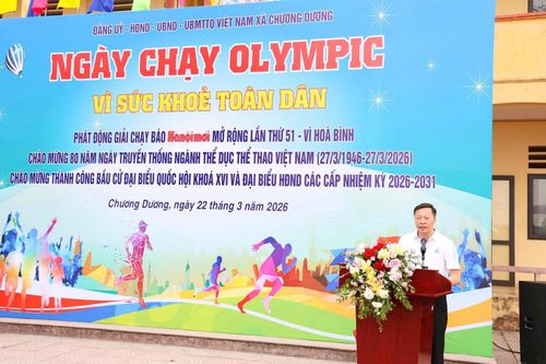 Phó Chủ tịch UBND xã Chương Dương Nguyễn Trọng Đô phát biểu khai mạc, phát động phong trào rèn luyện thể dục - thể thao trong nhân dân. Ảnh: PV