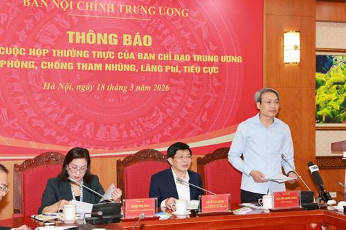Thiếu tướng Nguyễn Quốc Toản trả lời báo chí tại cuộc họp thường trực của ban chỉ đạo Trung ương về phòng, chống tham nhũng, lãng phí, tiêu cực. Ảnh: Đ.P.
