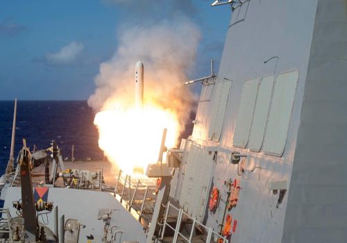 Trong bối cảnh đó, Tổng thống Trump hứa sẽ tăng cường các cuộc tấn công chống lại Iran, nhưng các chuyên gia tin rằng Mỹ sẽ không trụ được lâu, và một số tên lửa vẫn cần được bảo quản để "phòng khi cần" cho tình huống khẩn cấp tại khu vực khác trên thế giới.