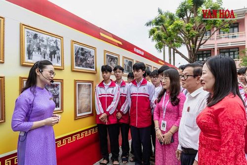 Triển lãm giới thiệu những tư liệu quý bằng hình ảnh về cuộc đời sự nghiệp của Đại tướng Võ Nguyên Giáp