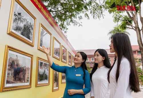 Những bức ảnh tư liệu giúp học sinh hiểu hơn nữa về cuộc đời, sự nghiệp của Đại tướng Võ Nguyên Giáp