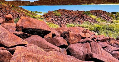 Cảnh quan văn hóa Murujuga (Australia), với các hình khắc đá có niên đại 50.000 năm, được UNESCO vinh danh