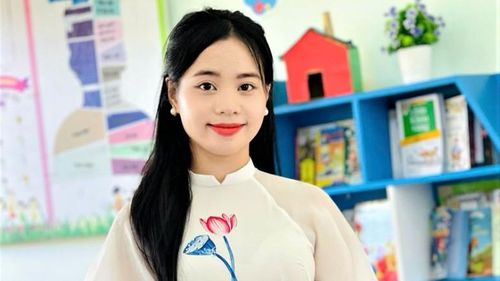  Cô giáo Lo Thị Bảo Vy là người Ơ Đu đầu tiên trở thành đại biểu Quốc hội, đồng thời cũng là đại biểu trẻ nhất cả nước. 