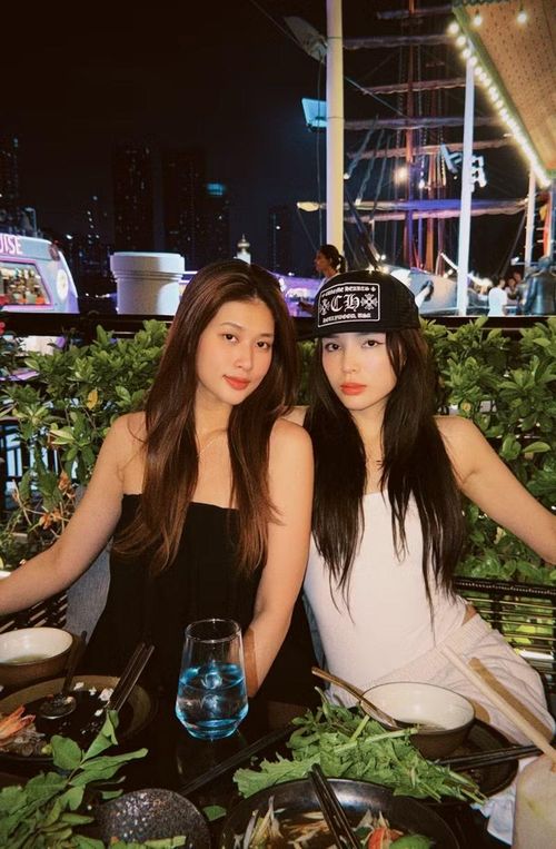 Mới đây, cả hai tiếp tục trở thành tâm điểm khi cùng nhau thực hiện một chuyến du lịch nước ngoài, ghi lại nhiều khoảnh khắc đáng nhớ.