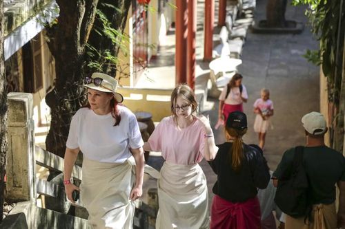 Còn với chị Irina Volkova, du khách đến từ Nga, chùa Long Sơn là một trong những điểm dừng chân đáng nhớ trong chuyến đi Việt Nam. “Tôi rất ấn tượng sự kết hợp giữa kiến trúc, lịch sử, và đời sống tâm linh. Đây không chỉ là nơi tham quan mà còn là trải nghiệm văn hóa”, chị chia sẻ.