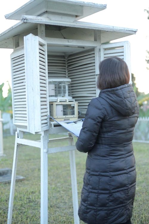 Dữ liệu từ các trạm sau đó được truyền về trung tâm, xử lý và phân tích để xây dựng bản tin dự báo, cảnh báo sớm