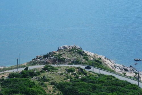 DT701 - một trong những cung đường ven biển đẹp nhất Việt Nam. Ảnh: Tuyên Parafu