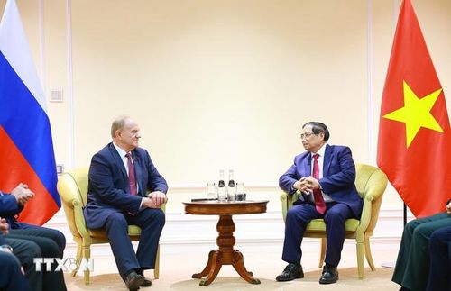 Thủ tướng Phạm Minh Chính tiếp đồng chí Gennady Zyuganov, Chủ tịch Đảng Cộng sản Liên bang Nga. (Ảnh: Dương Giang/TTXVN)