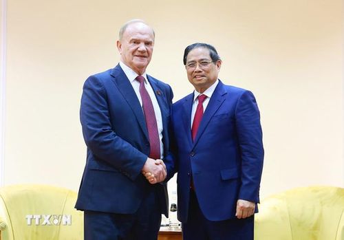 Thủ tướng Phạm Minh Chính tiếp đồng chí Gennady Zyuganov, Chủ tịch Đảng Cộng sản Liên bang Nga. (Ảnh: Dương Giang/TTXVN)