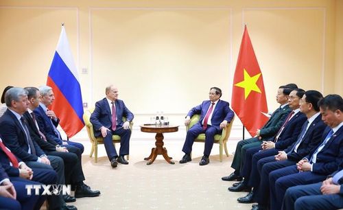 Thủ tướng Phạm Minh Chính tiếp đồng chí Gennady Zyuganov, Chủ tịch Đảng Cộng sản Liên bang Nga. (Ảnh: Dương Giang/TTXVN)