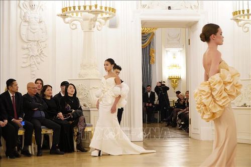 Show diễn "SOGNO NIGHT" tại lâu đài Petrovsky (Moskva).