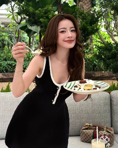 Chi Pu hiện vẫn độc thân, dành nhiều thời gian cho công việc. Ảnh: FBNV