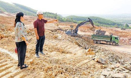 Hoạt động khai thác tại mỏ đất thôn An Sơn, xã Nghĩa Phương do Công ty trách nhiệm hữu hạn Khai thác khoáng sản Hoàng Hà quản lý.