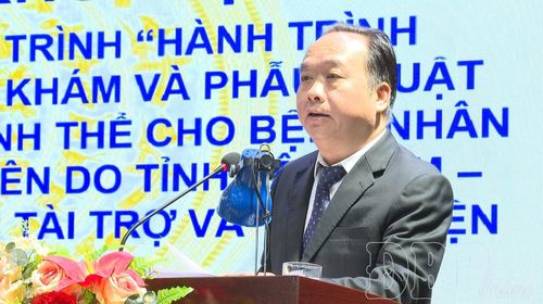 Phó Chủ tịch UBND tỉnh Nguyễn Minh Phú phát biểu tại chương trình.