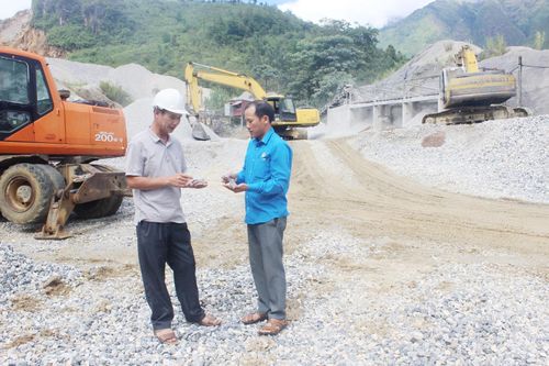Các cơ sở sản xuất, buôn bán, sử dụng vật liệu xây dựng xã Bình Lư tuân thủ các quy định về sản xuất, kinh doanh.
