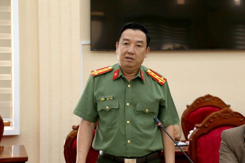 Đại tá Trần Văn Mười, Phó Giám đốc Công an tỉnh Lâm Đồng phát biểu tại hội nghị