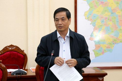 Đồng chí Võ Thanh Bình, Ủy viên Ban Thường vụ Tỉnh ủy, Trưởng Ban Tuyên giáo và Dân vận Tỉnh ủy Lâm Đồng phát biểu tại hội nghị