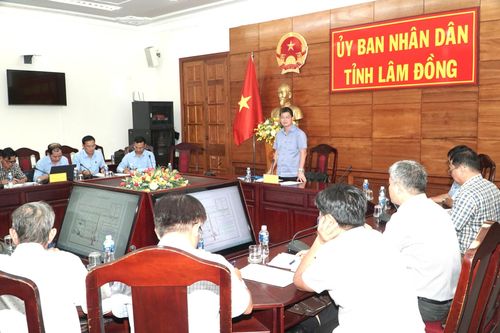Quang cảnh cuộc họp