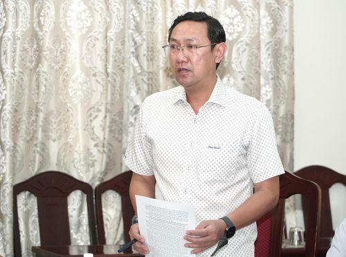 Lãnh đạo Sở Tài chính báo cáo tại cuộc họp