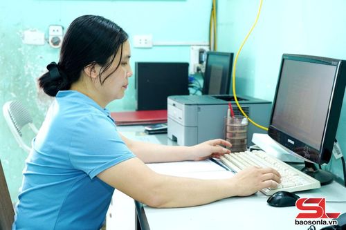 Nhập số liệu trên phần mềm chuyển từ Trạm khí tượng về Đài KTTV Sơn La.