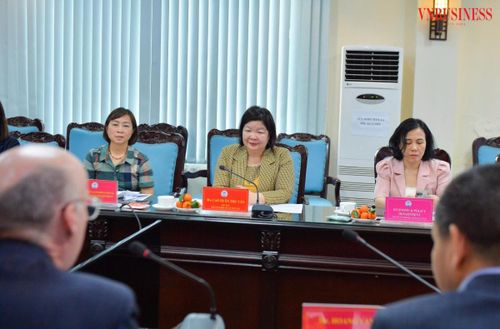 Chủ tịch Liên minh HTX Việt Nam Cao Xuân Thu Vân phát biểu tại buổi làm việc.