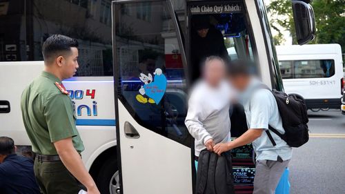 Công an TPHCM tiếp nhận công dân trục xuất từ Hoa Kỳ