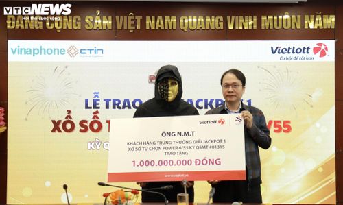 Anh T. đã ủng hộ Quỹ Tâm Tài Việt 1 tỷ đồng. (Ảnh: Đại Việt)