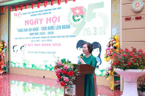 Nhà giáo Đào Thị Hồng Hạnh – Bí thư Chi bộ, Hiệu trưởng Trường THCS Đống Đa phát biểu tại buổi lễ - Ảnh Gia Bảo