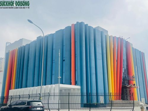 Theo tìm hiểu, công trình được xây dựng với quy mô gồm 3 tầng hầm, tổng diện tích khoảng 7.177 m² và 5 tầng nổi với diện tích 9.615 m². Tổng mức đầu tư giai đoạn 1 vào khoảng 159 tỷ đồng.