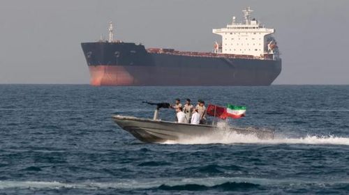 Tàu tuần tiễu của Hải quân Iran trên vịnh Persian, gần khu vực eo biển Hormuz, thời điểm trước xung đột. Ảnh: CNBC