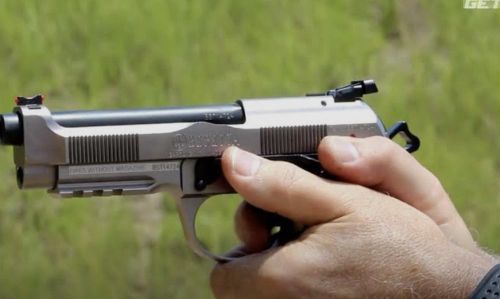 Dù sau này dần được thay thế bởi các mẫu súng ngắn thế hệ mới, Beretta M9 vẫn giữ vai trò quan trọng trong lịch sử quân sự hiện đại.