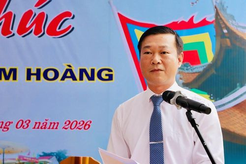 Chủ tịch UBND xã Tây Đô Trịnh Xuân Thắng phát biểu tại Lễ hội Kỳ phúc Nghè Cẩm Hoàng