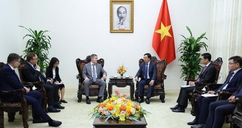 Phó Thủ tướng ghi nhận những tiềm năng hợp tác giữa các địa phương Việt Nam với tỉnh Perm trong các lĩnh vực công nghiệp chế biến, năng lượng, hóa chất, giáo dục - đào tạo, giao lưu nhân dân - Ảnh: VGP/Gia Huy