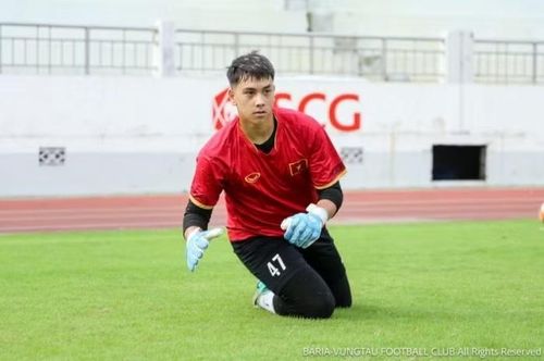 Năm 2024, Aaron Tú Vinh Napierala từng thử việc tại CLB TPHCM song chưa có duyên với đội bóng Sài Thành.