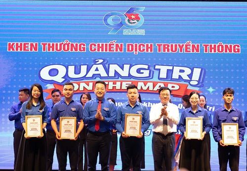 Khen thưởng các tổ chức, cá nhân trong chiến dịch truyền thông quảng bá về Quảng Trị.