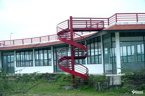 Nhiều các hạng mục xây xong bỏ hoang. Ảnh: Lê Dương