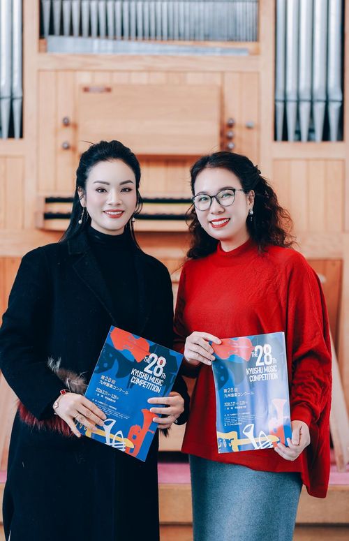NSƯT Tân Nhàn và ca sĩ - Sao mai Thu Hà. 