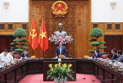 Thủ tướng Phạm Minh Chính chủ trì cuộc họp Thường trực Chính phủ về bình ổn giá xăng dầu chiều 21/3/2026. Ảnh: Dương Giang/TTXVN